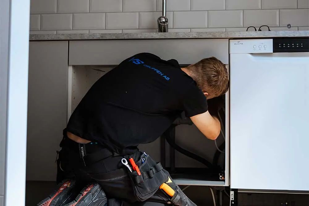 VS Gruppen-montör installerar diskmaskin till fast pris
